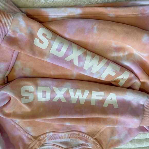 Sarah’s Day X White Fox Active Limited Edition Cropped Crewneck Women’s Medium - Picture 7 of 10